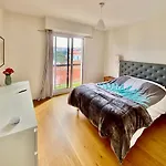 Cozy Apartment, Center, Sea View And Parking Μπιαρίτζ
