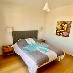 Cozy Apartment, Center, Sea View And Parking * Μπιαρίτζ