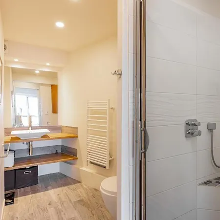 Daire Cozy Apartment, Center, Sea View And Parking