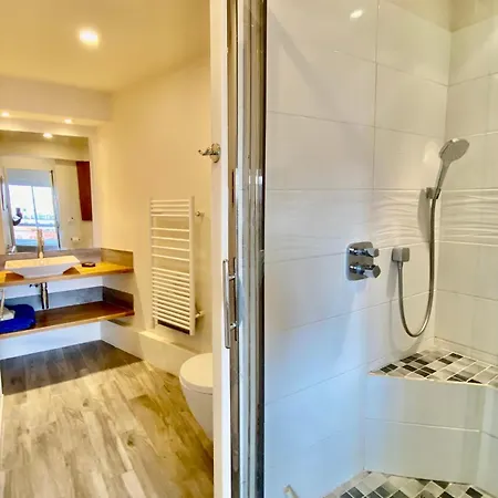 Apartmán Cozy Apartment, Center, Sea View And Parking *