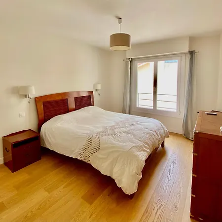 Apartmán Cozy Apartment, Center, Sea View And Parking