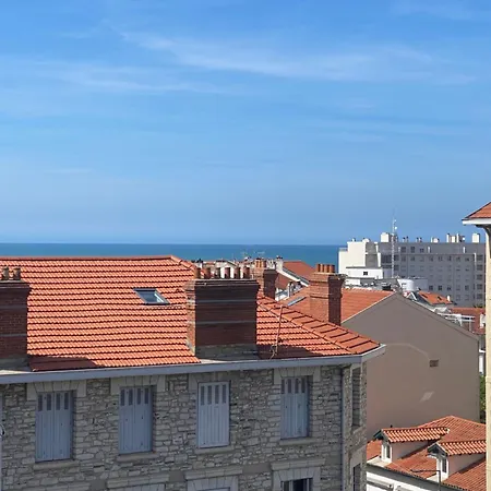 Cozy Apartment, Center, Sea View And Parking Apartmán
